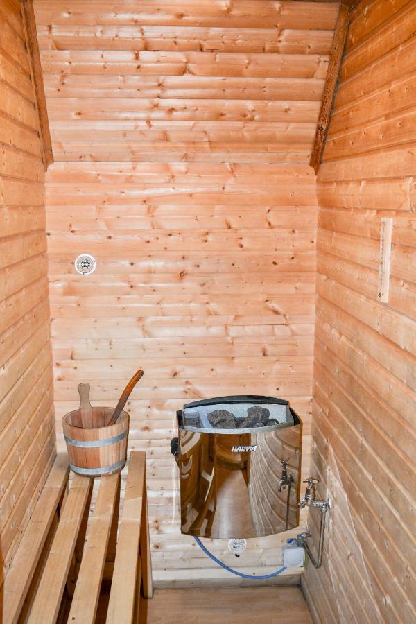 Spacious Primrose Lodge For 6 With Hot Tub At A Spa Resort Chudleigh Exteriör bild