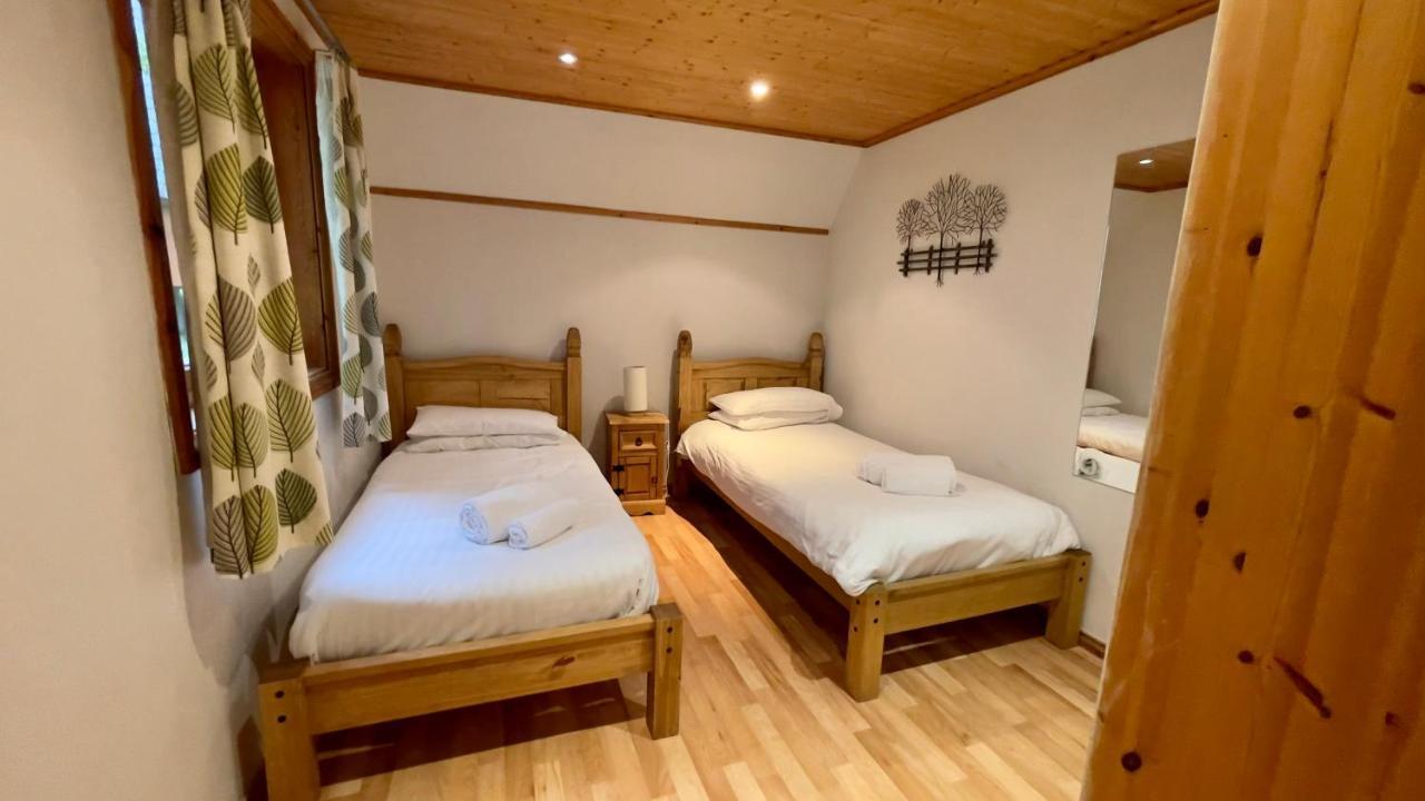 Spacious Primrose Lodge For 6 With Hot Tub At A Spa Resort Chudleigh Exteriör bild